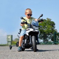 (obrázek pro) AKU motorka BMW pro děti do 8 let, nosnost 30 kg